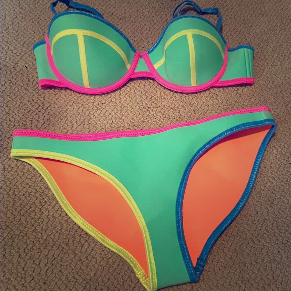 NWT TRIANGL "Heidi Lost Paradise" Bikini Set
